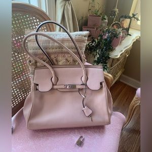 Women purse,  soft powdery pink, faux (imitation) designer bags.